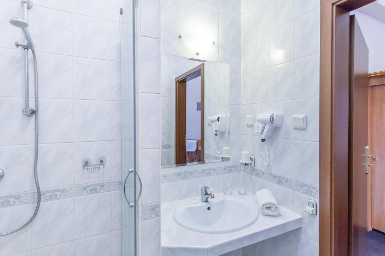 Hotel Mikulski Гливице Экстерьер фото